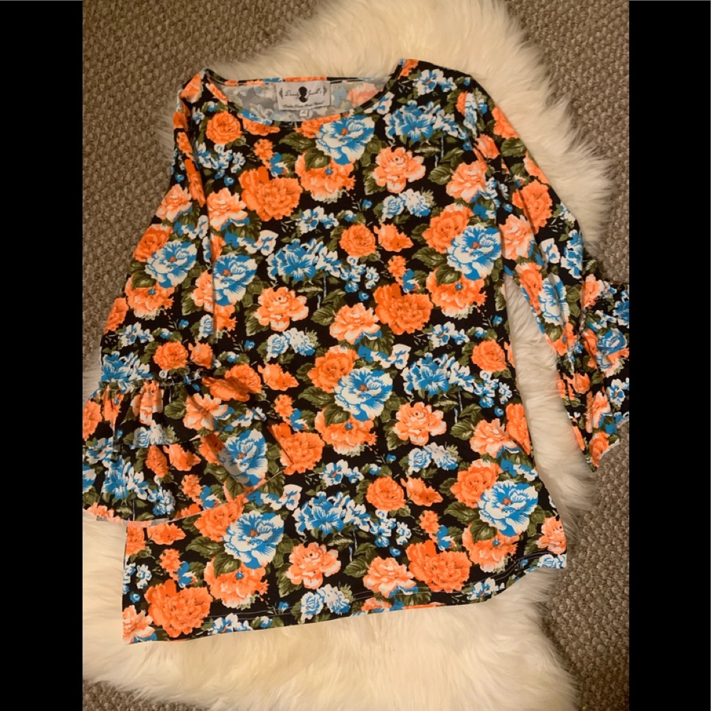 Dainty Jewels bell sleeve blouse